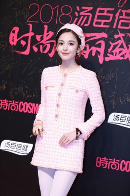 明星生图娜扎白丝