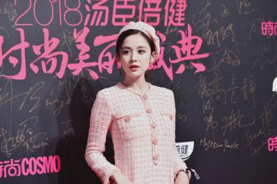 明星生图娜扎白丝