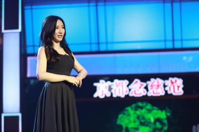 柳岩节目黑色裙子