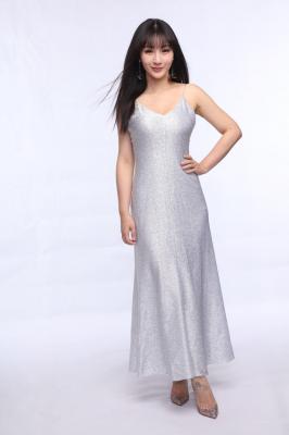 柳岩.棚拍银色裙子