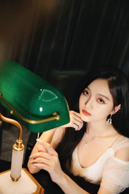 吴宣仪全集白色裙子