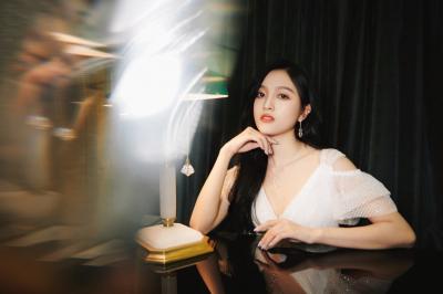 吴宣仪全集白色裙子