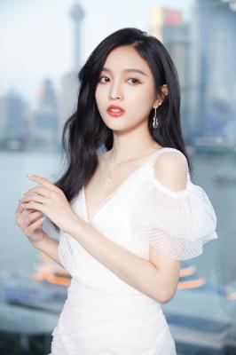 吴宣仪全集白色裙子