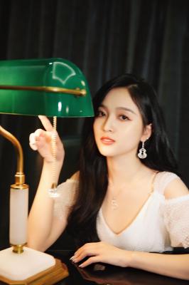 吴宣仪全集白色裙子