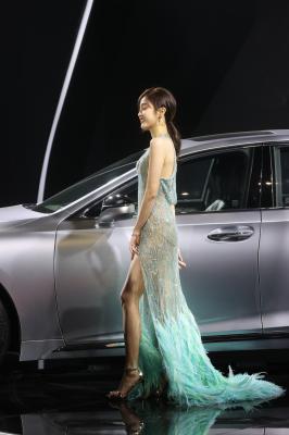 吴宣仪全集透明裙子