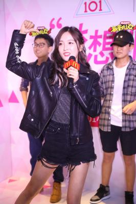 吴宣仪全集黑色短裤