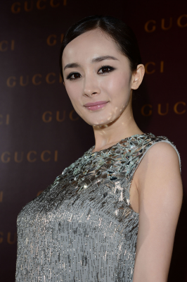 杨幂生图全集.一些套图亮片露背裙