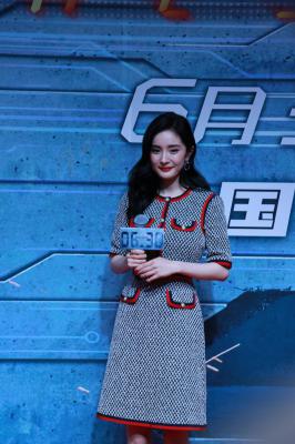 杨幂生图全集.杨幂格子裙6.25杨幂 红毯