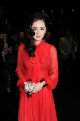 杨幂生图全集.一些套图杨幂红色长裙