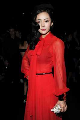 杨幂生图全集.一些套图杨幂红色长裙