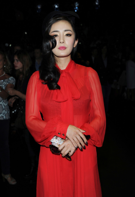 杨幂生图全集.一些套图杨幂红色长裙