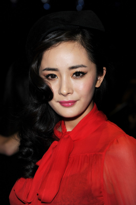 杨幂生图全集.一些套图杨幂红色长裙