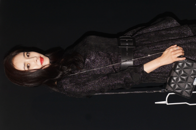 杨幂生图全集.一些套图杨幂黑色裙子包包