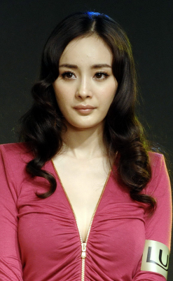 杨幂生图全集.一些套图粉红低胸