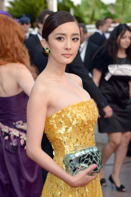 杨幂生图全集.一些套图金色礼服红毯