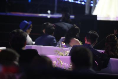 杨幂生图全集.亮片星光大赏杨幂金色亮片裙子