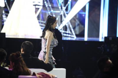 杨幂生图全集.亮片星光大赏杨幂金色亮片裙子