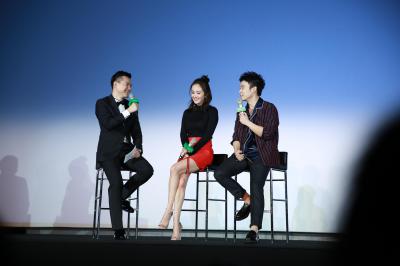 杨幂生图全集.杨幂三人高凳图