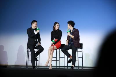 杨幂生图全集.杨幂三人高凳图