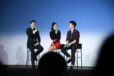 杨幂生图全集.杨幂三人高凳图