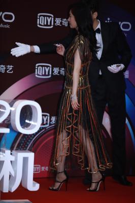 杨幂生图全集.杨幂金条长裙&周笔畅红毯