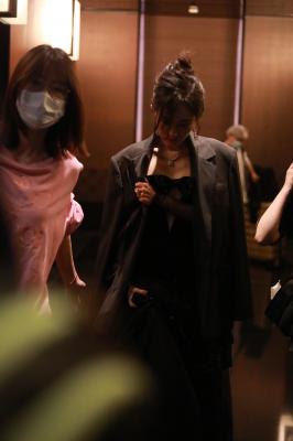 杨幂生图全集肩黑色晚会裙