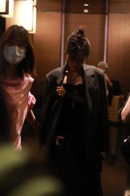 杨幂生图全集肩黑色晚会裙