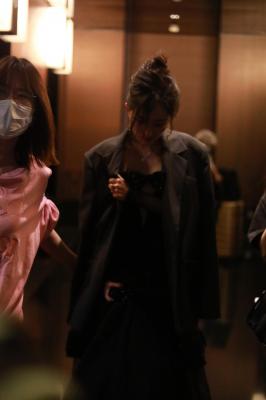 杨幂生图全集肩黑色晚会裙