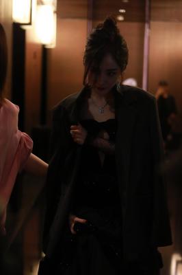 杨幂生图全集肩黑色晚会裙