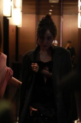 杨幂生图全集肩黑色晚会裙