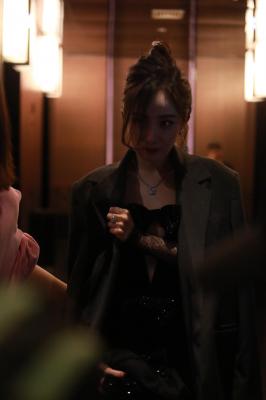 杨幂生图全集肩黑色晚会裙