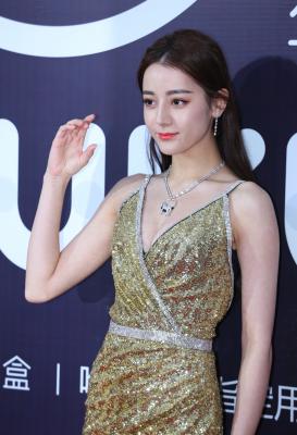 迪丽热巴 黑色开叉已选2