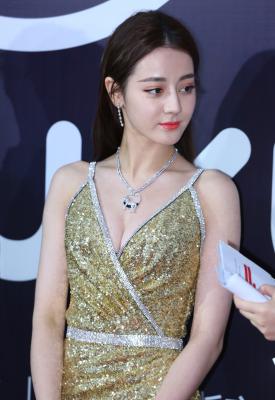 迪丽热巴 黑色开叉已选2