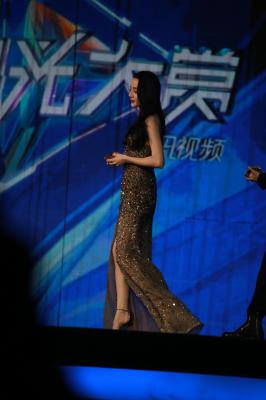 明星生图迪丽热巴 黑色开叉已选