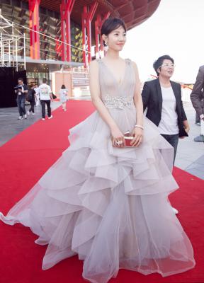 0白百合.套餐白色裙子红毯