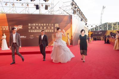 0白百合.套餐白色裙子红毯