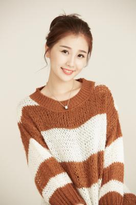 一年级毕业周S2.虞书欣个人宣传照条纹毛衣-shuxin1435