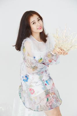 一年级毕业周S2.虞书欣个人宣传照白色薄纱-shuxin1616