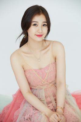 一年级毕业周S2.虞书欣个人宣传照红色纱裙-shuxin0010