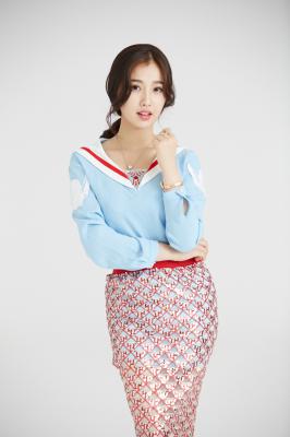 一年级毕业周S2.虞书欣个人宣传照蓝衣卷发、-shuxin1074