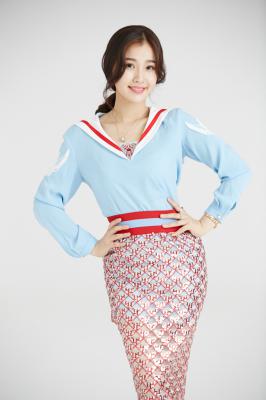 一年级毕业周S2.虞书欣个人宣传照蓝衣卷发、-shuxin1076