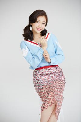 一年级毕业周S2.虞书欣个人宣传照蓝衣卷发、-shuxin1062