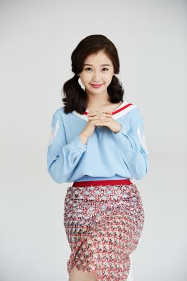 一年级毕业周S2.虞书欣个人宣传照蓝衣卷发、-shuxin1064