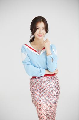 一年级毕业周S2.虞书欣个人宣传照蓝衣卷发、-shuxin1073