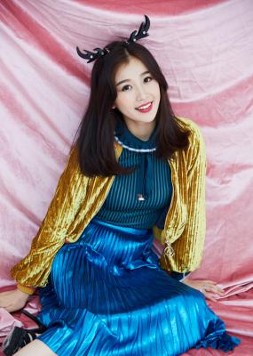 一年级毕业周S2.虞书欣个人宣传照黄衣蓝裙-shuxin1252