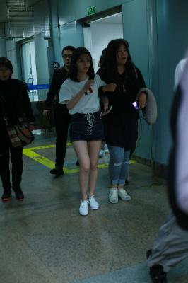 鞠婧祎-机场接-F96A5214