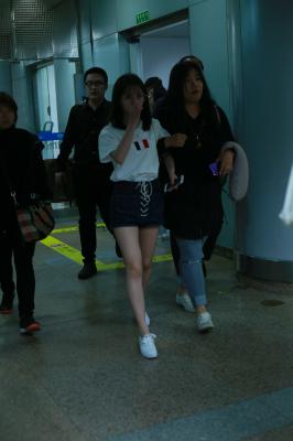 鞠婧祎-机场接-F96A5215