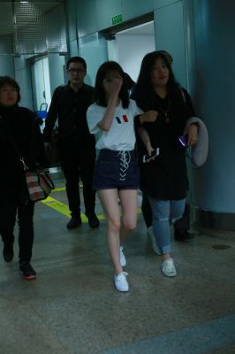 鞠婧祎-机场接-F96A5216