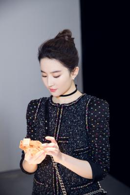 刘亦菲1957-693ad074gy1fino7wevxej22kw3vc4qq