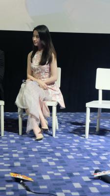 刘亦菲短裙高跟-05-03 113340